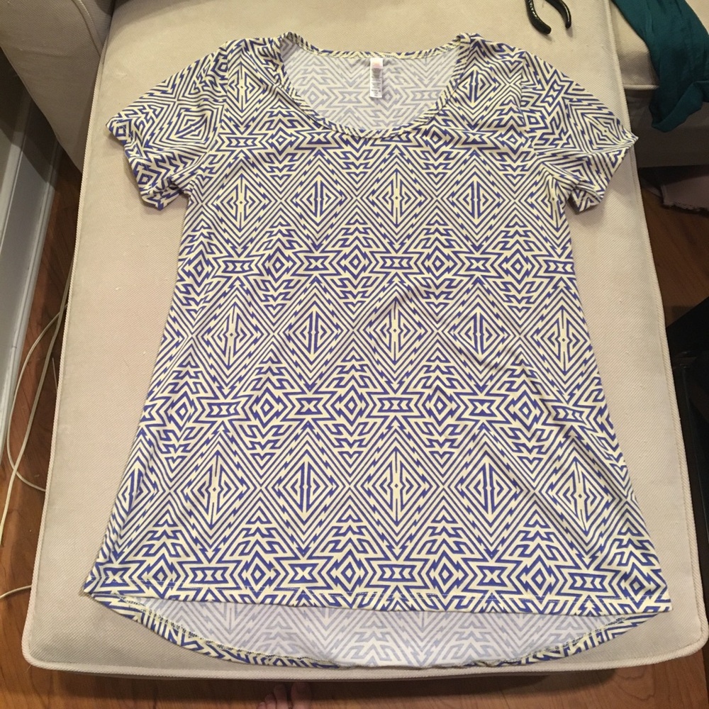 Blue and yellow zig zag print Lularoe Classic tee